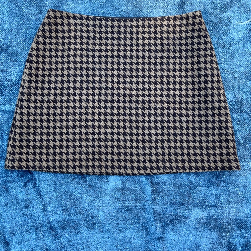 Houndstooth brown skirt. Very gently used in great condition